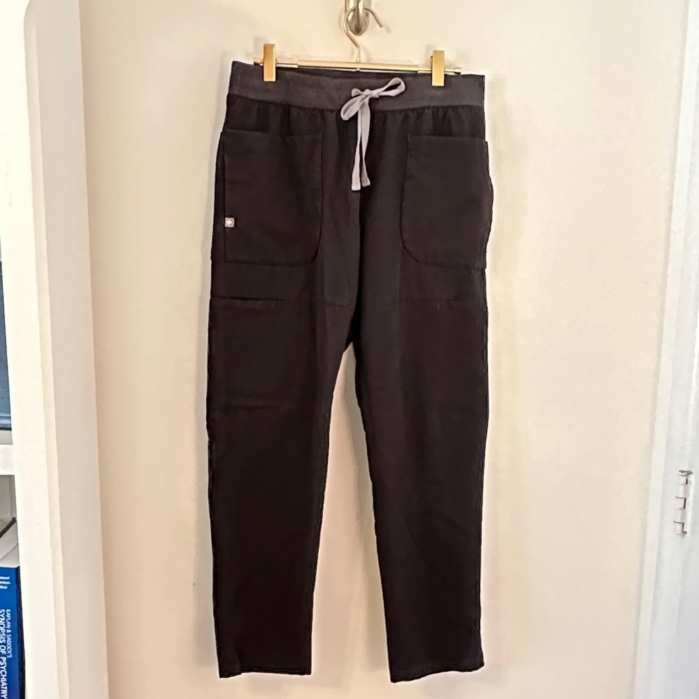 Figs Women's Black Straight-Leg Scrub Pants with Gray Drawstring